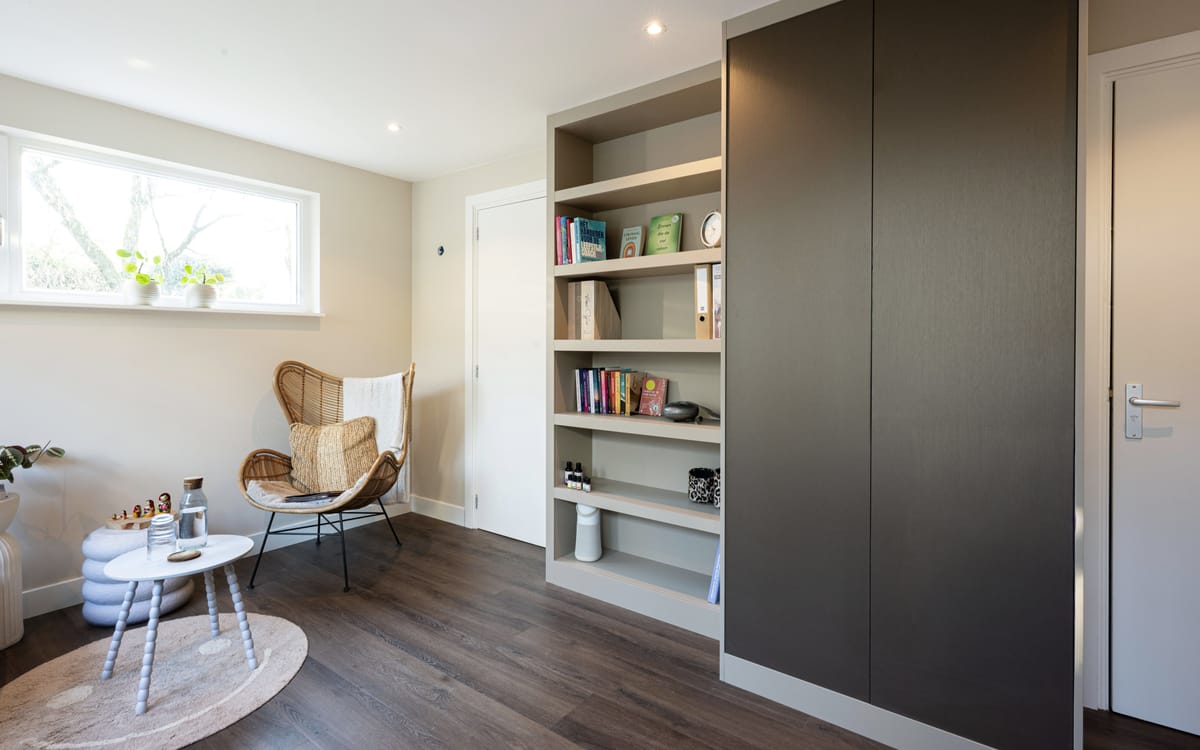 Afgewerkte woonruimte binnen een renovatie van Novus Build